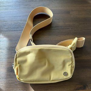 Lululemon Everywhere Belt Bag Golden Serpentine